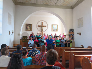 Der Chor "QuerBet" aus Burgkunstadt in der Kirchengemeinde Fürnried